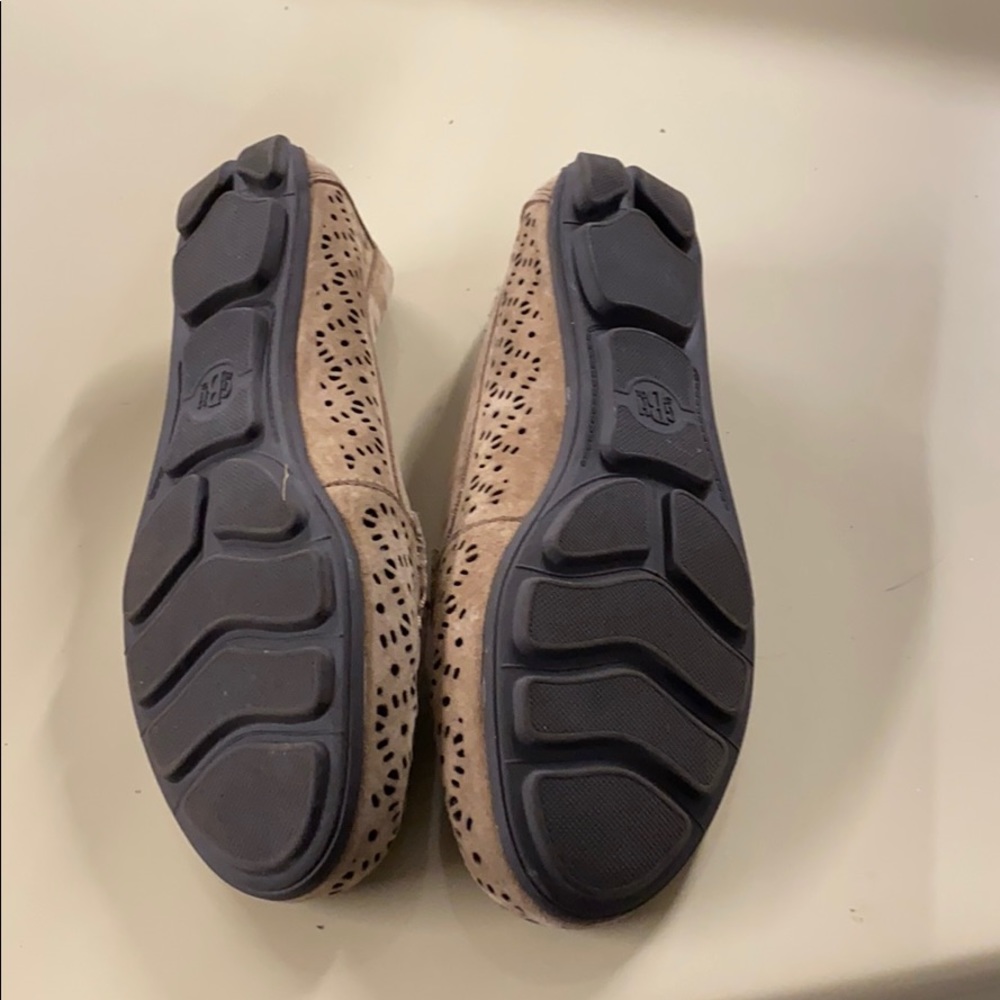 Eyelet perforated penny loafers - Picture 2 of 5